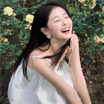 午夜下的刺花 海报